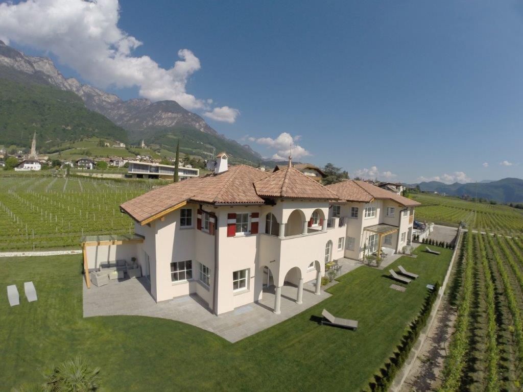 Gutshof Rellich Villa Термено Екстериор снимка